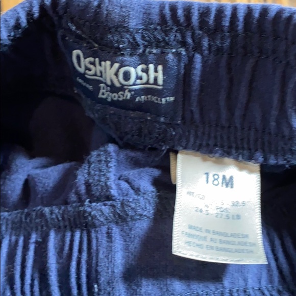 Boys 18M shorts - Picture 3 of 3